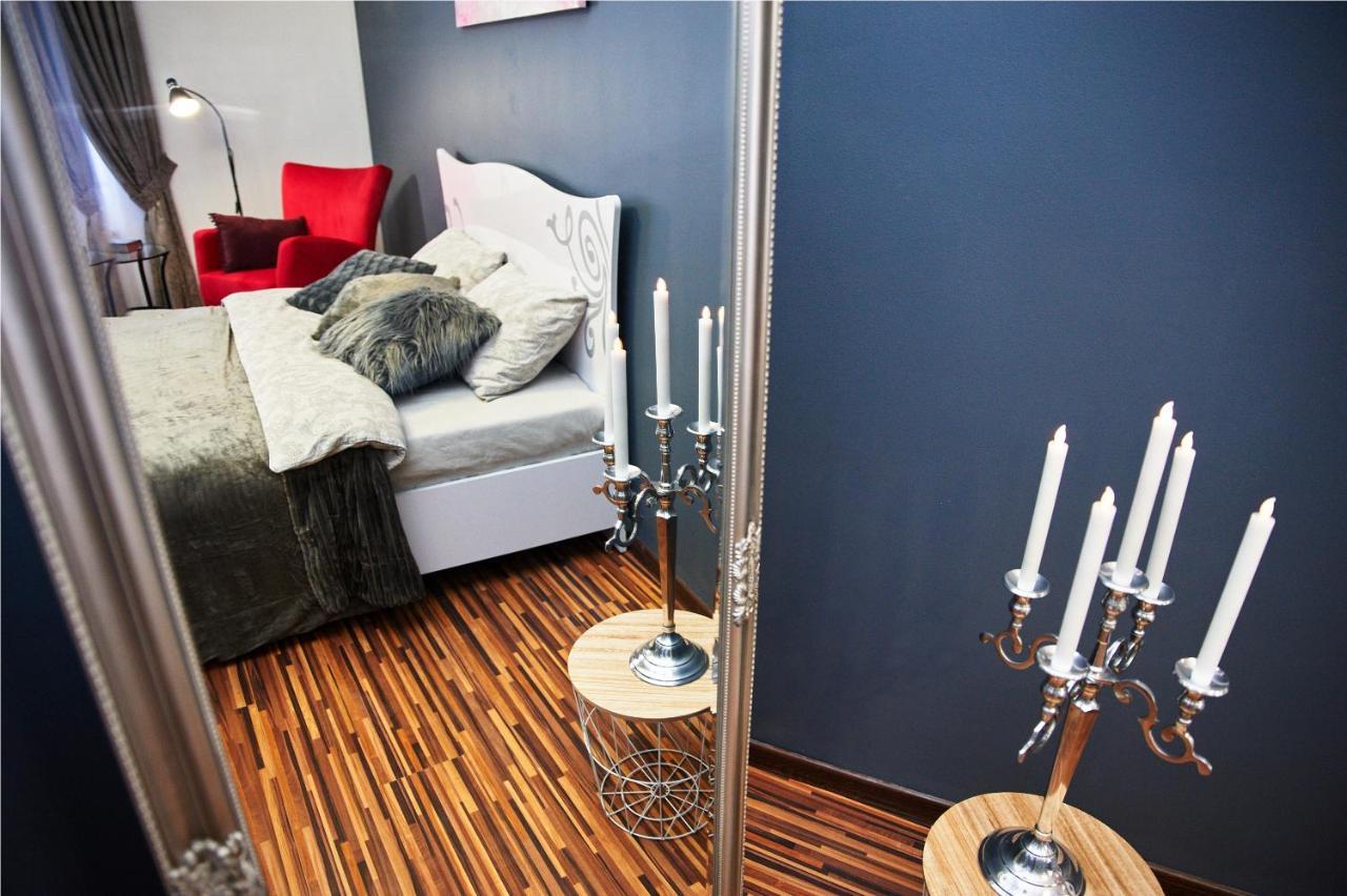 Designer Apartment In The Center Лвив Екстериор снимка