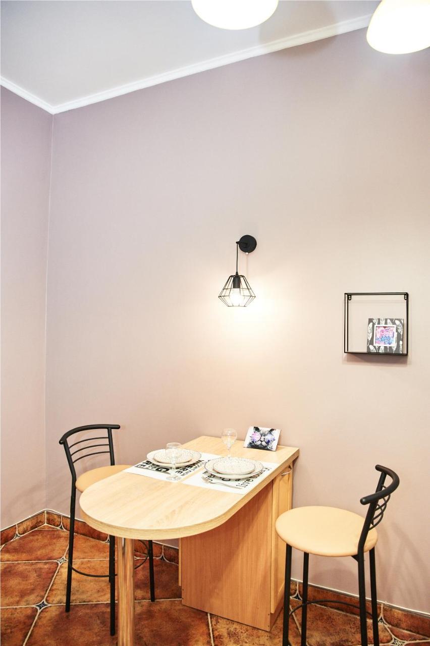 Designer Apartment In The Center Лвив Екстериор снимка