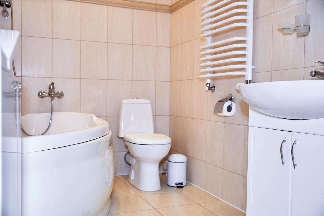 Designer Apartment In The Center Лвив Екстериор снимка