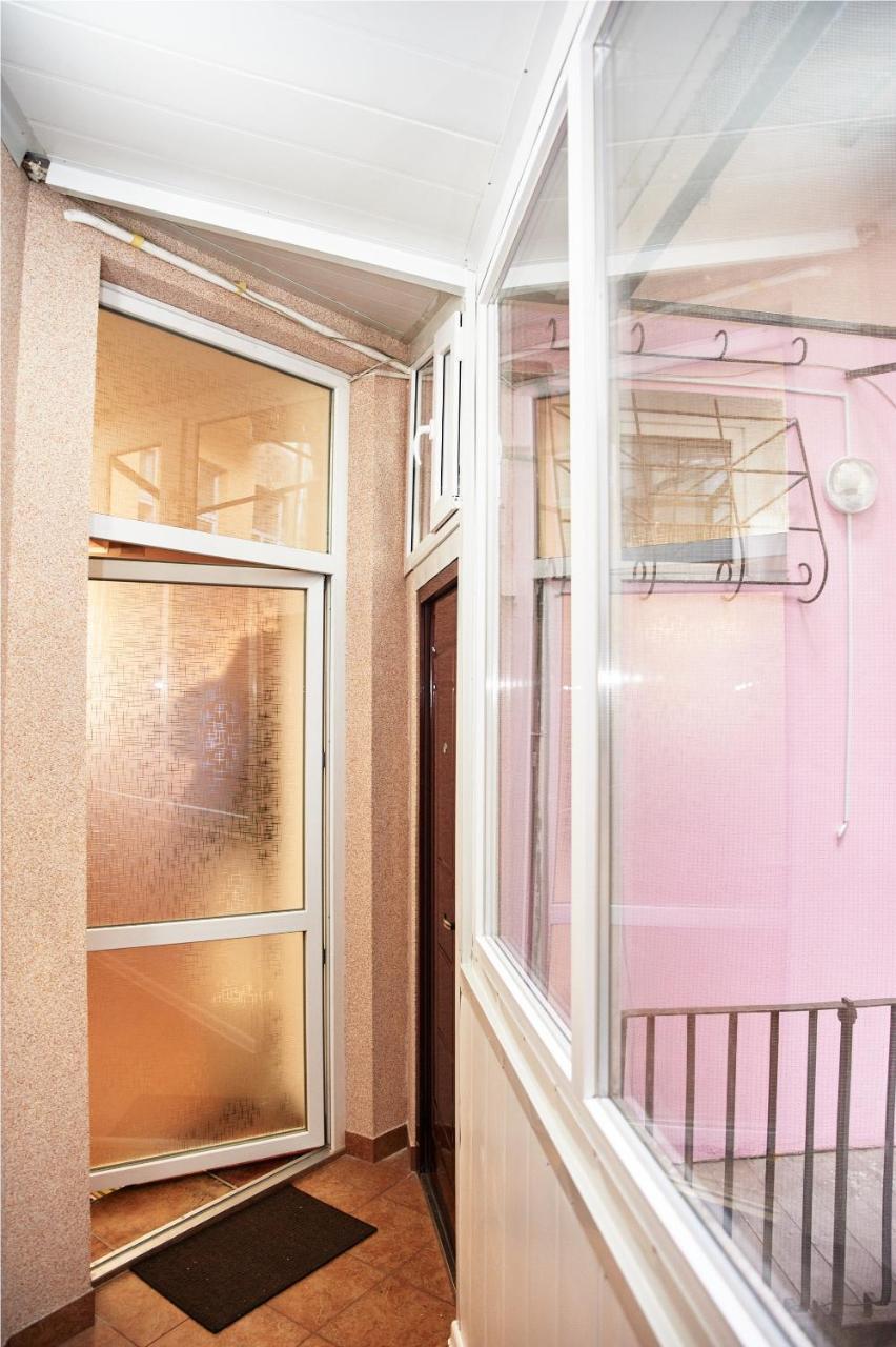 Designer Apartment In The Center Лвив Екстериор снимка