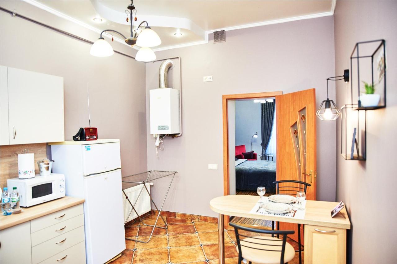 Designer Apartment In The Center Лвив Екстериор снимка