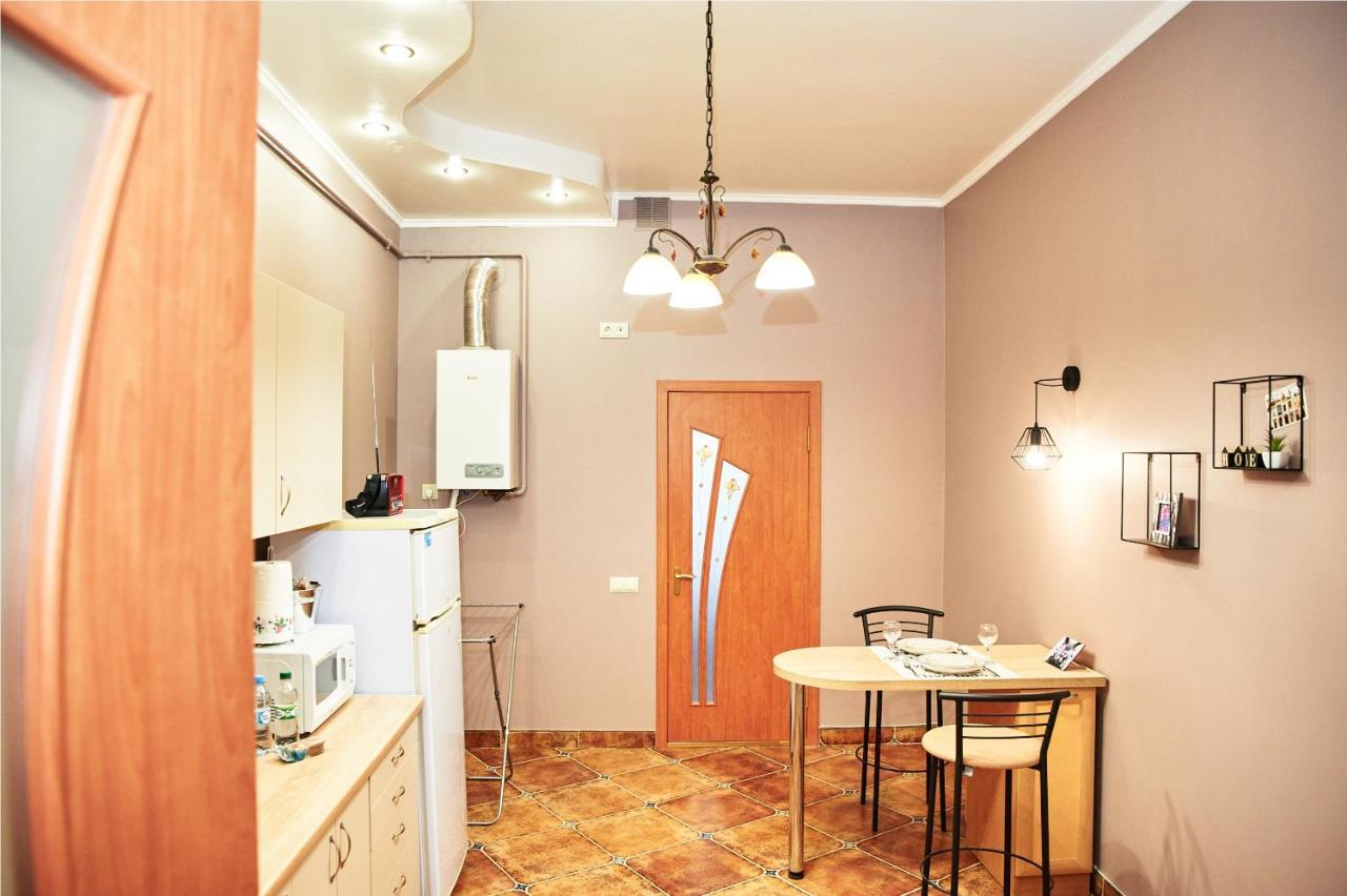Designer Apartment In The Center Лвив Екстериор снимка