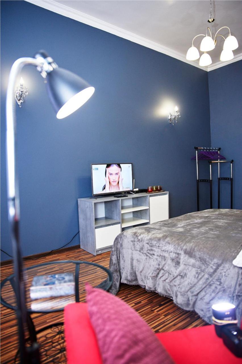 Designer Apartment In The Center Лвив Екстериор снимка